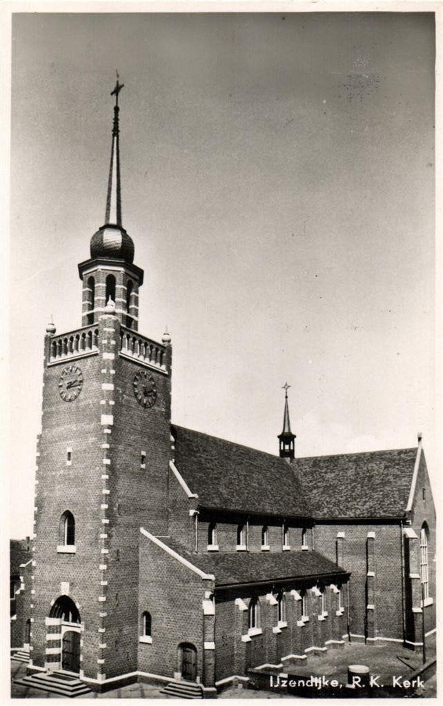 IJzendijke, R.K. Kerk - 1953 gelopen, Ophalen of Verzenden, 1940 tot 1960, Gelopen, Zeeland