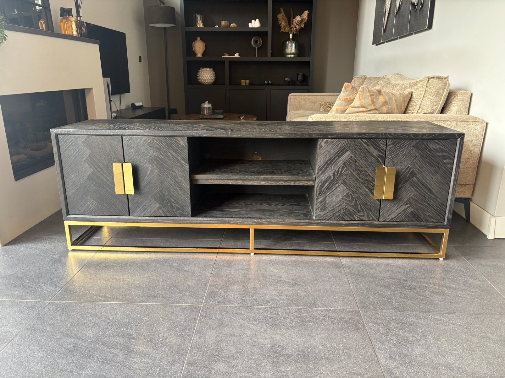 Richmond Interiors - Blackbone TV-meubel - 185cm zwart/goud, Ophalen, Gebruikt, 150 tot 200 cm, Eikenhout