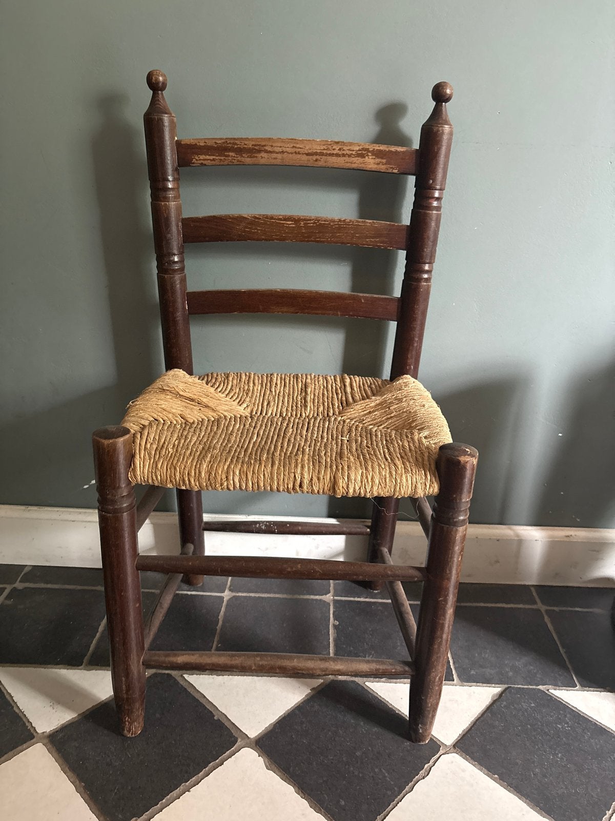 Vintage Klein Kinderstoeltje met Rotan Zitting, Kinderen en Baby's, Kinderstoelen, Ophalen, Gebruikt, Overige typen