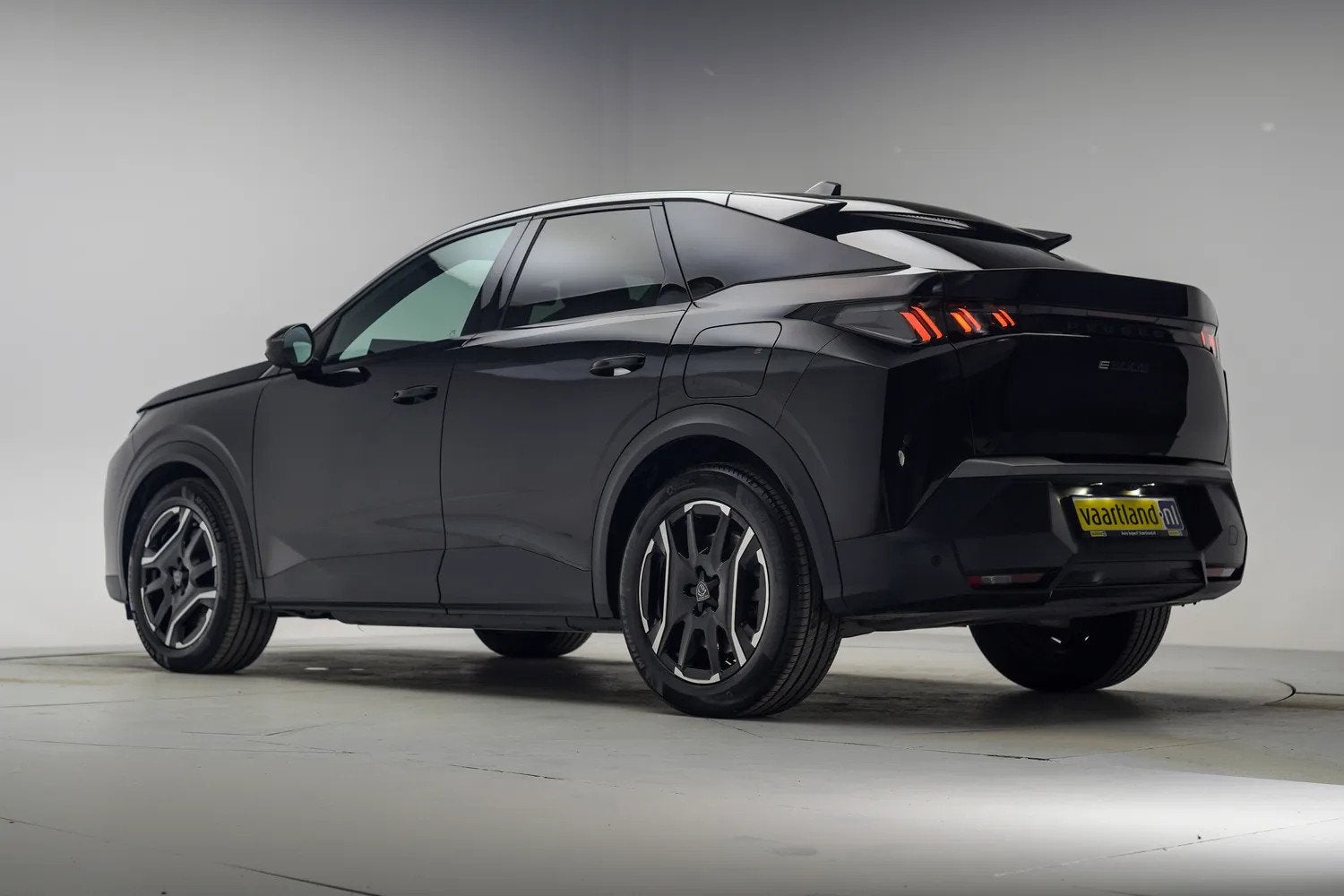 Peugeot E-3008 Allure Avantage 210 73 kWh [ Navi Apple/Andro, Auto's, 0 cilinders, Zwart, SUV of Terreinwagen, Geïmporteerd
