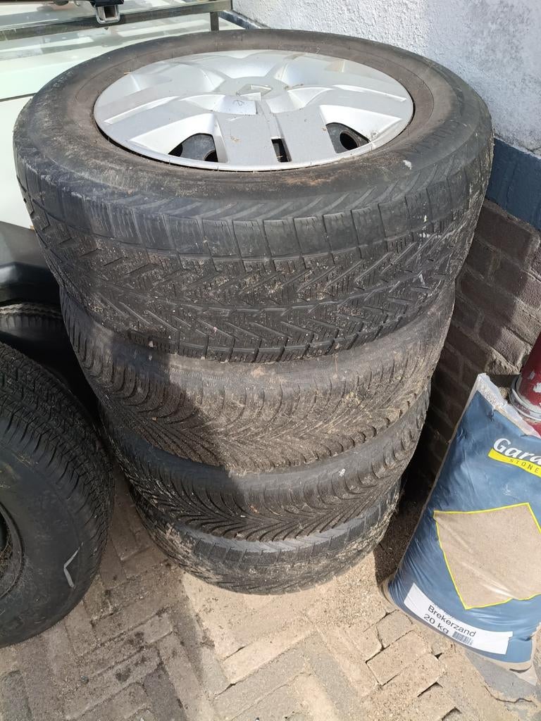 4x 16 inch Renault Espace 2009 velgen met winterbanden, Ophalen, Gebruikt