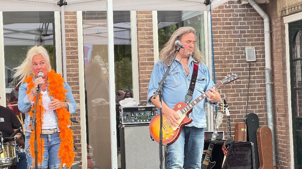 Stevige rockcoverband zoekt zangeres