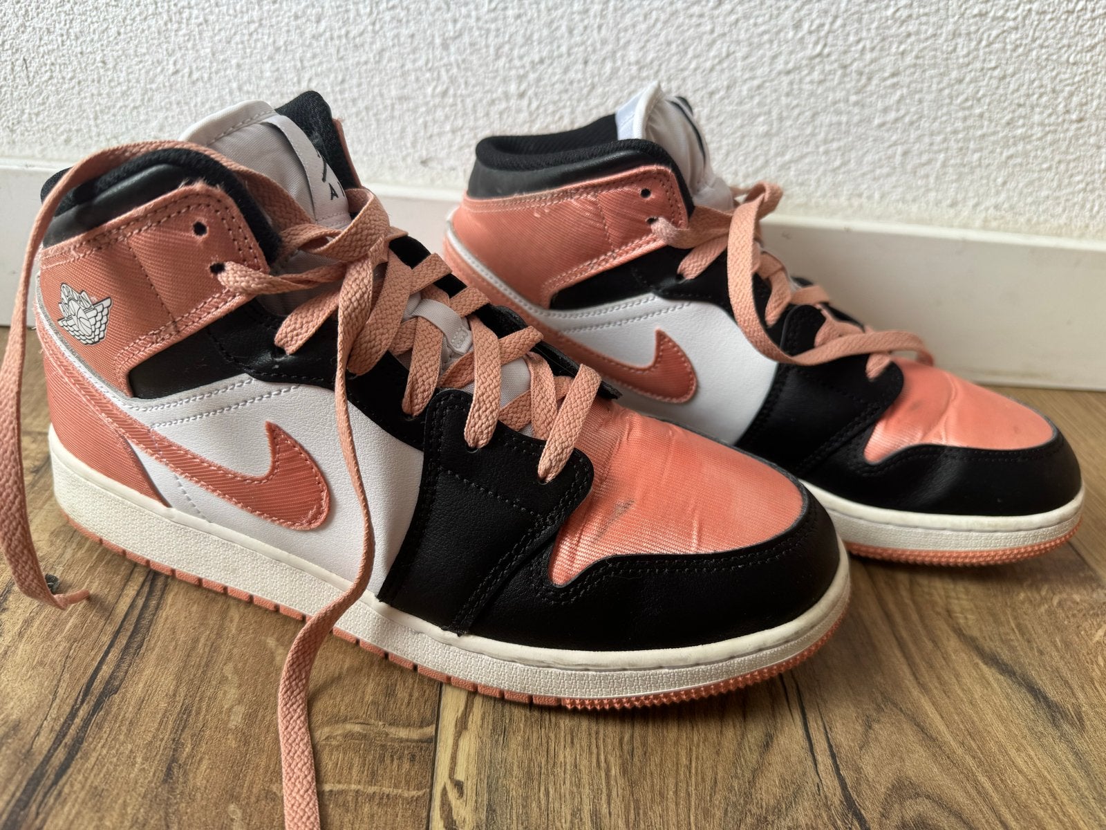 Air Jordan 1 Mid Light Madder Root, Ophalen of Verzenden, Roze, Sneakers of Gympen, Zo goed als nieuw