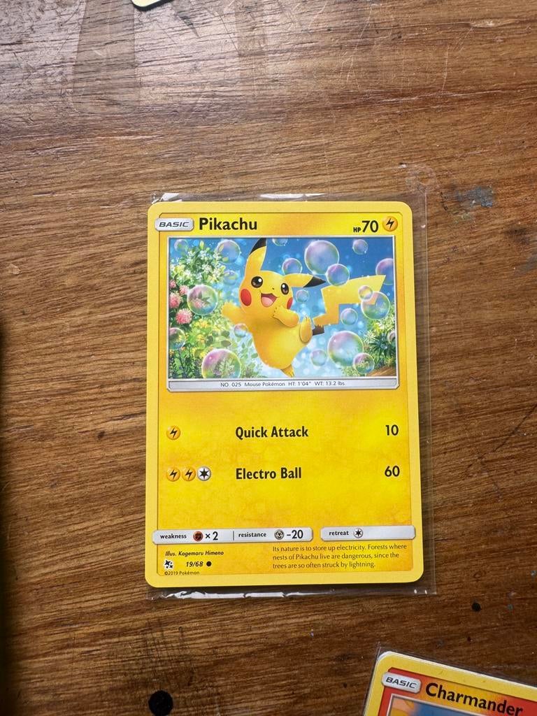 Pikachu hidden fates, Ophalen of Verzenden, Zo goed als nieuw