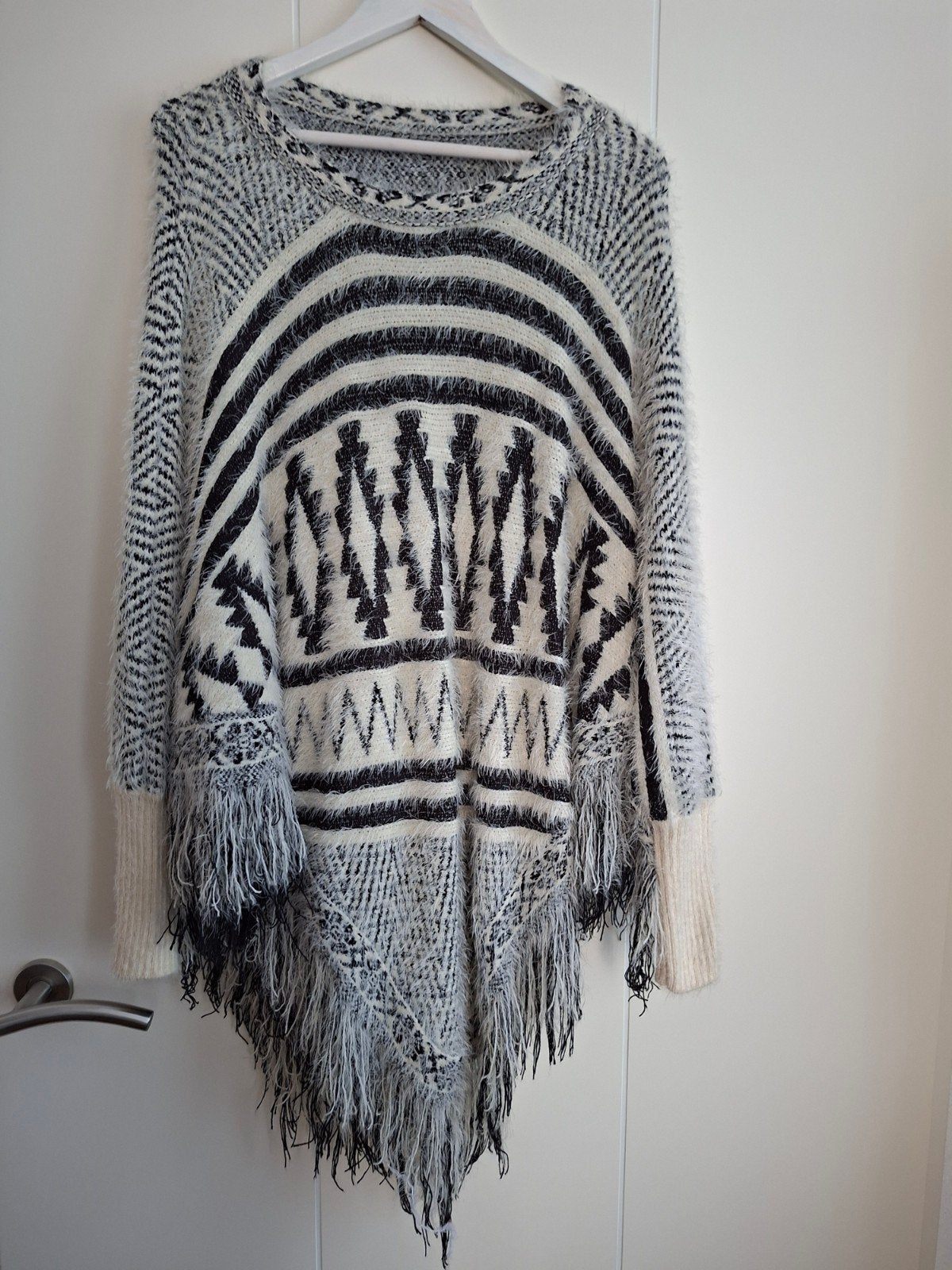 Mooie poncho trui. In goede staat., Ophalen of Verzenden, Zo goed als nieuw