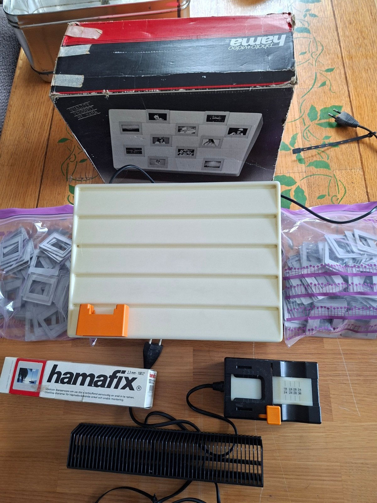 Hama Photo Video set: Lichtbak, snijder en dia's, Ophalen of Verzenden, Gebruikt, Met scherm