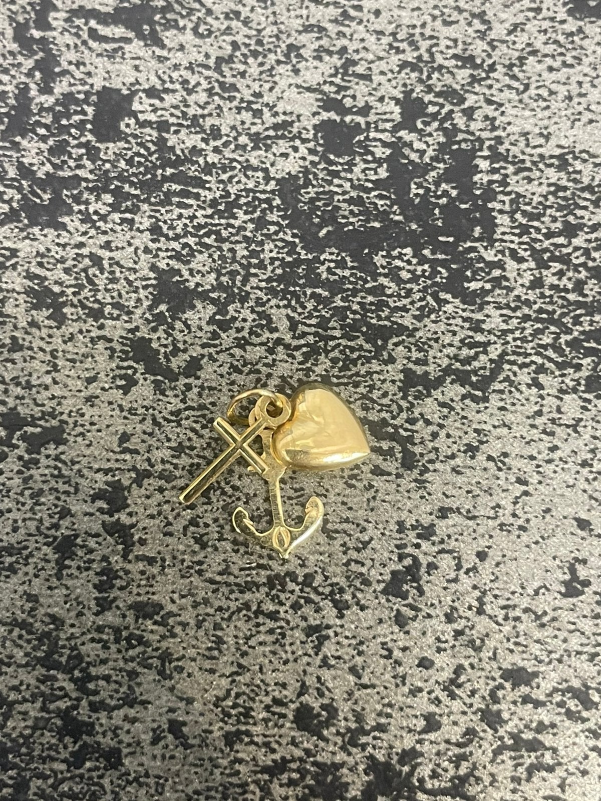 14k gouden hoop geloof liefde hanger, Sieraden, Tassen en Uiterlijk, Kettinghangers, Ophalen of Verzenden, Zo goed als nieuw, Kruis of Symbool