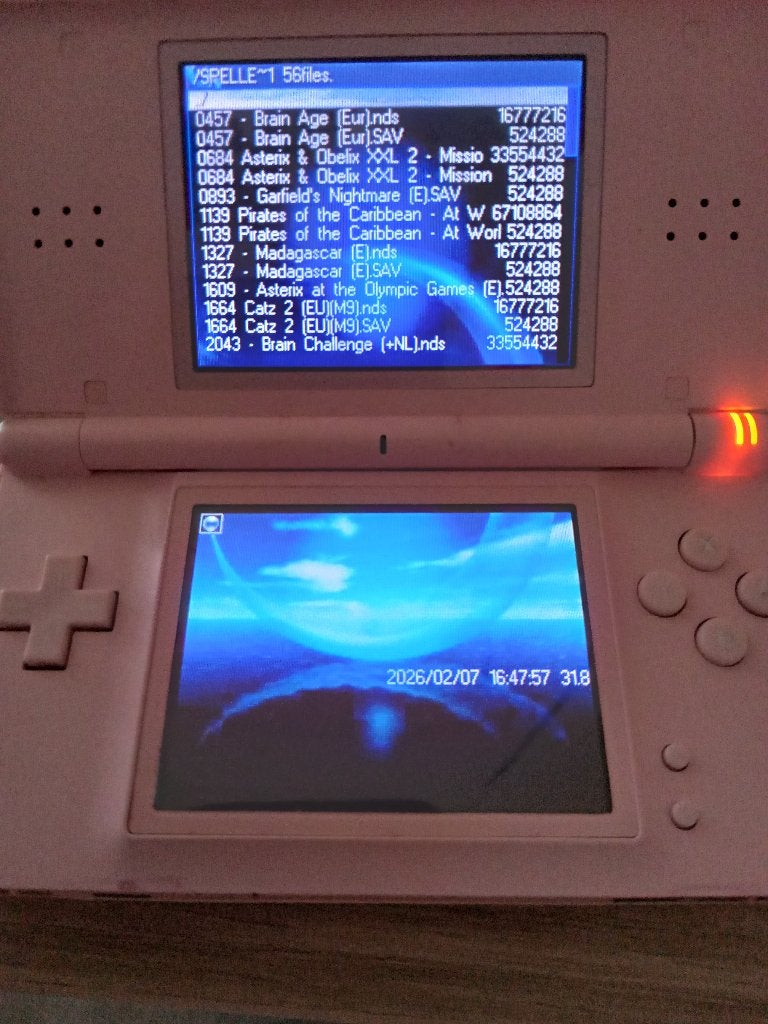 sd kaart nintendo ds lite met een hoop spellen, Verzenden, Zo goed als nieuw, Zwart, DS Lite