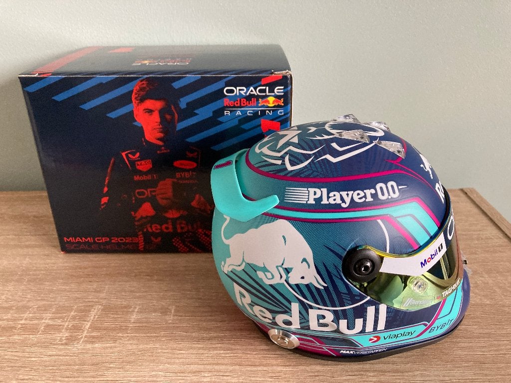 ✅ Max Verstappen 1:2 helm 2023 Miami Red Bull RB19 Schuberth, Ophalen of Verzenden, Nieuw, Formule 1