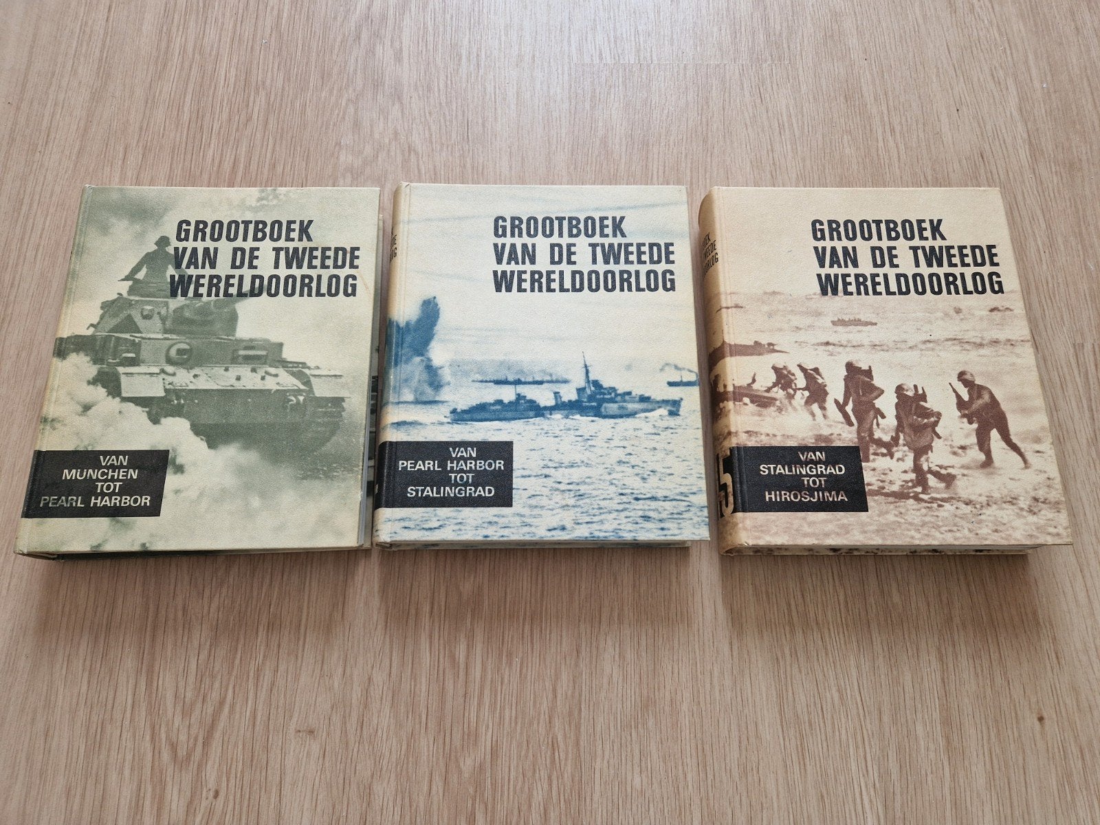 Grootboek van de Tweede Wereldoorlog (3 delen), Ophalen of Verzenden, Algemeen, Gelezen, Tweede Wereldoorlog