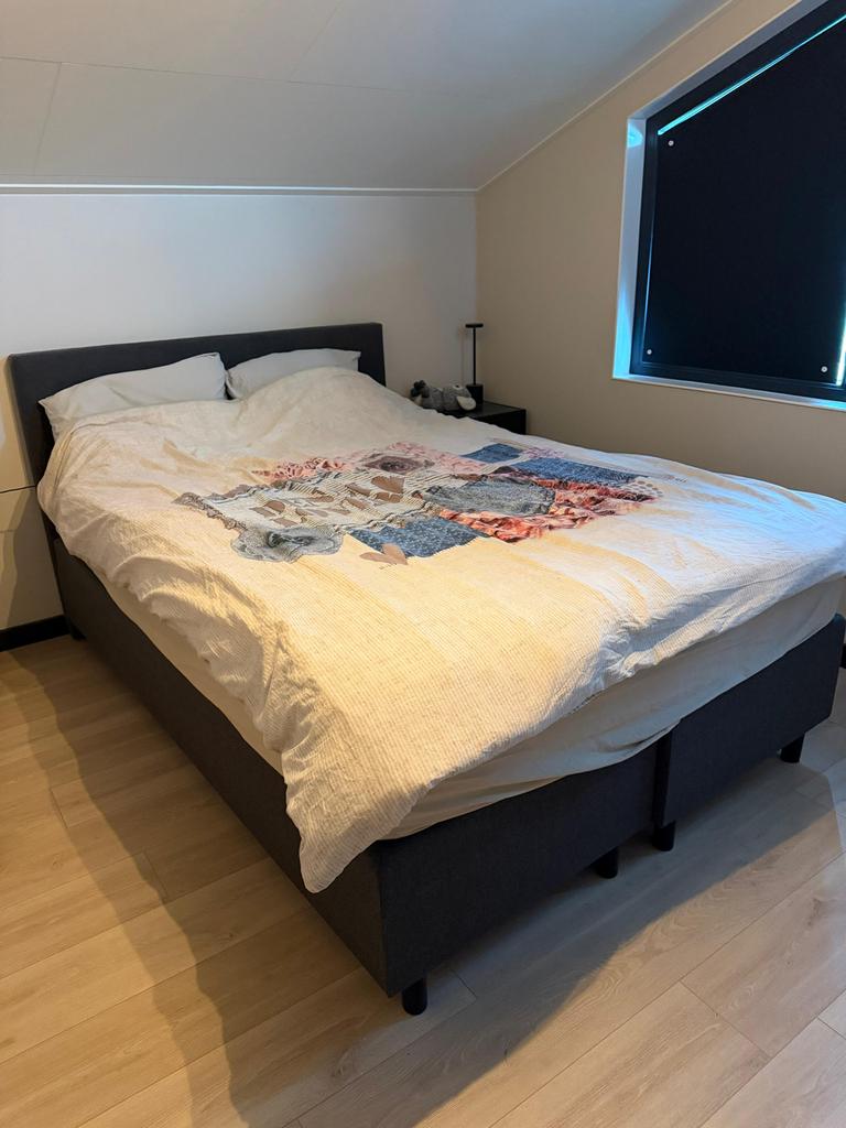 Boxspring 140x180 cm - snel ophalen voor lage prijs!, Ophalen, Tweepersoons, Zo goed als nieuw, Grijs