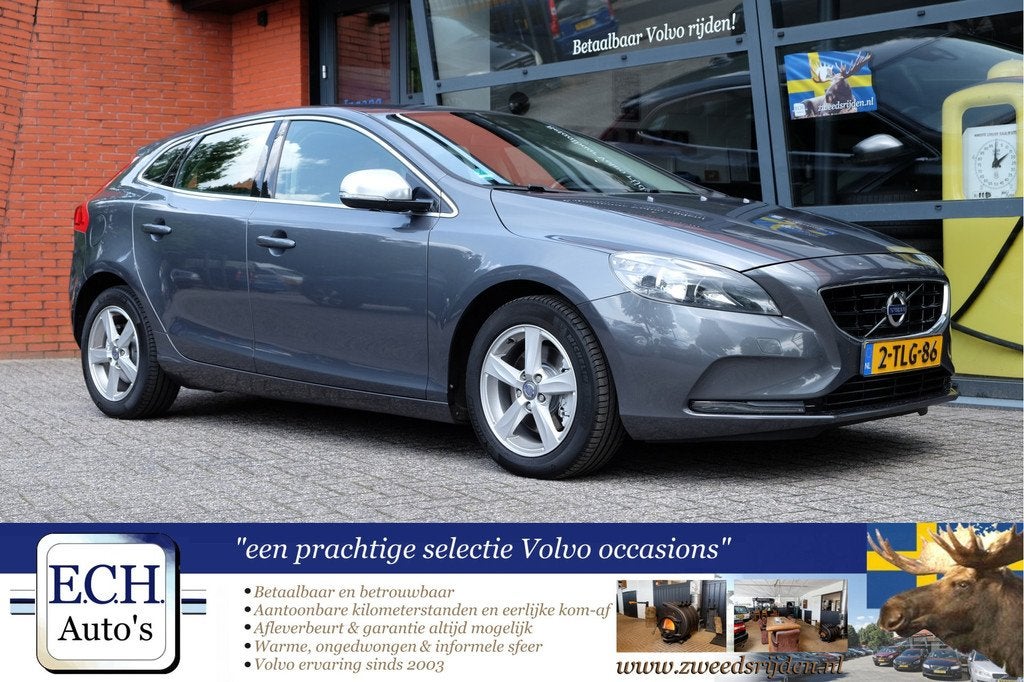 Volvo V40 T2 120 pk Momentum Dealer onderhouden, Trekhaak, Voorwielaandrijving, Gebruikt, 4 cilinders, Met garantie (alle)