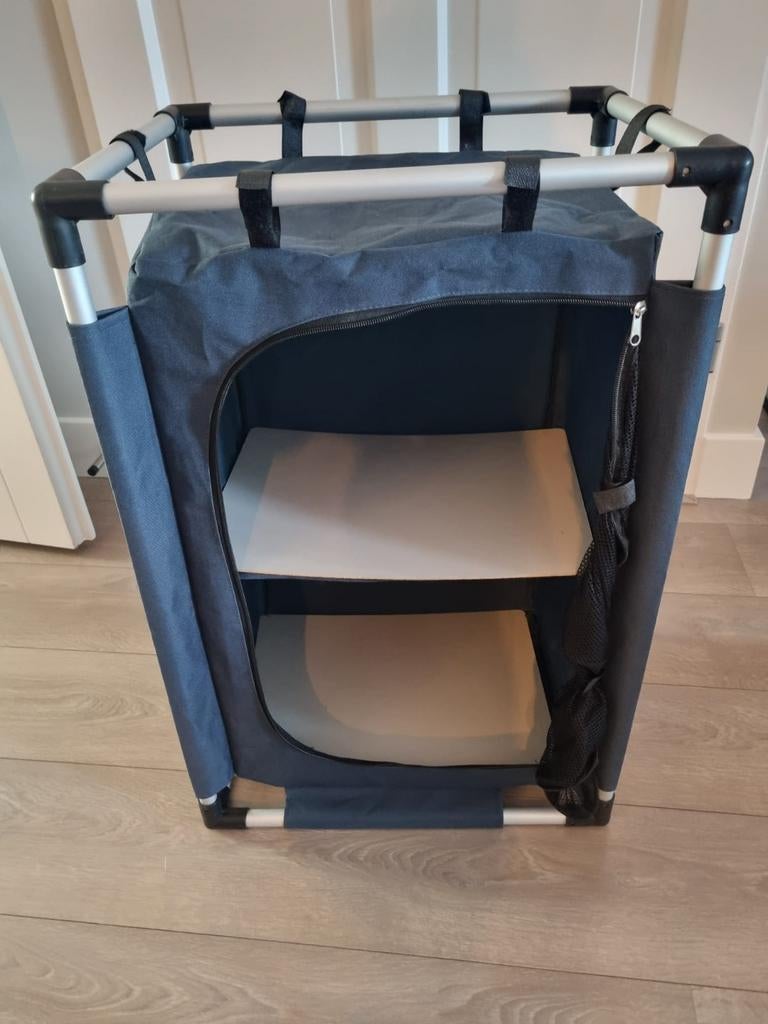 Kampeerkastje met 2 plankjes, Caravans en Kamperen, Ophalen, Campingstoel