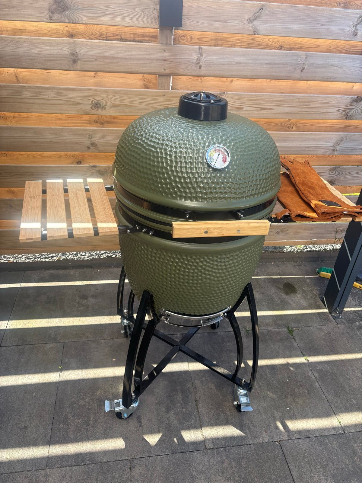 Bonfire Kamado BBQ met onderstel, handschoenen en hoes, Tuin en Terras, Barbecue-accessoires, Ophalen, Zo goed als nieuw