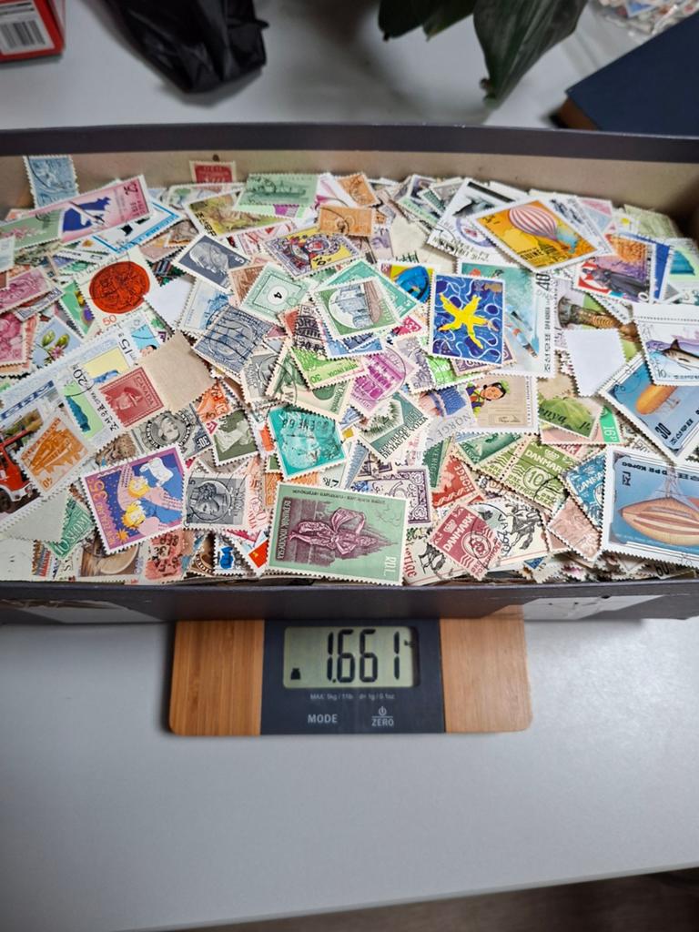 Partij 1.50 kilo buitenlandse zegels, Ophalen of Verzenden, Buitenland