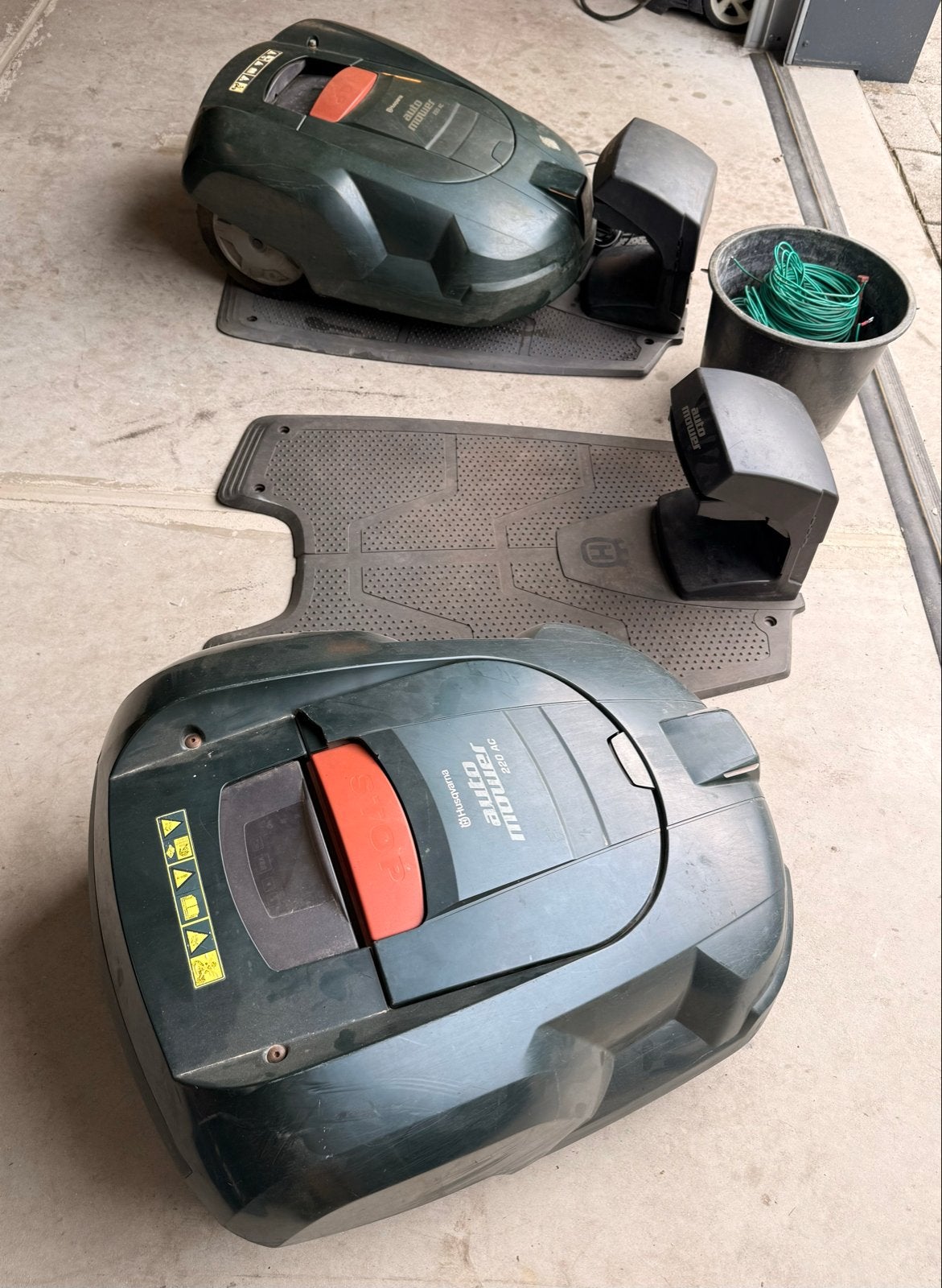 Husqvarna Automower 220 AC (1 werkend, 1 voor onderdelen), Ophalen, Gebruikt, 20 tot 25 cm