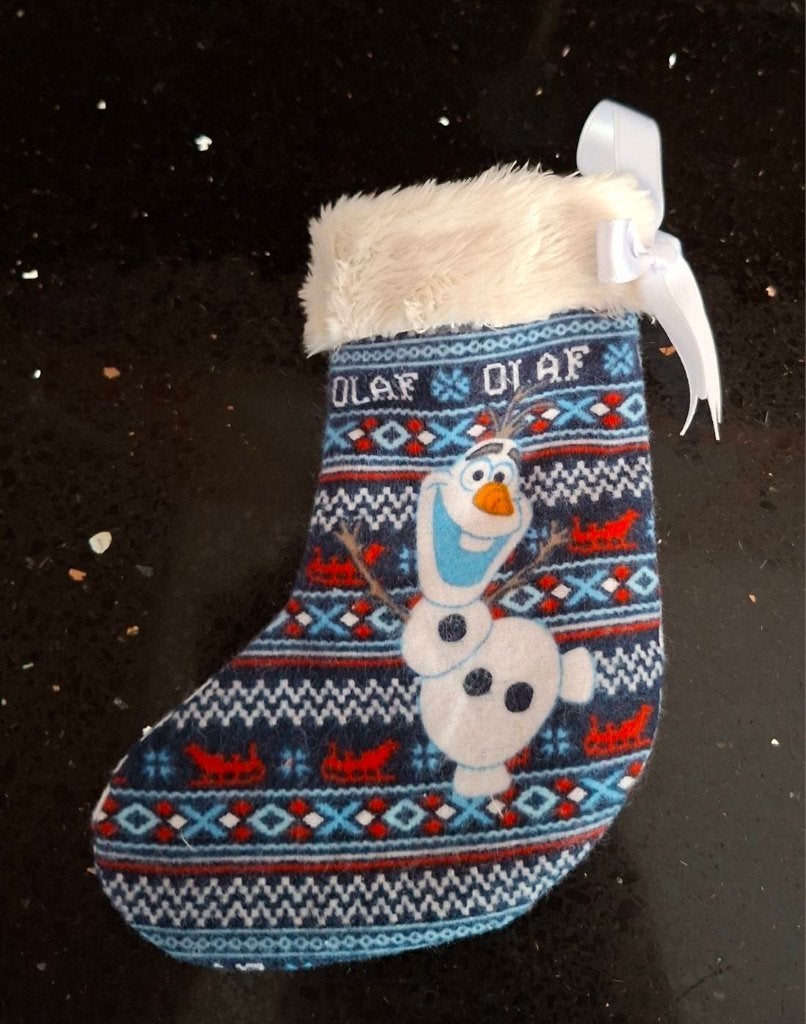 nieuw- gevoerd kerstsokje Olaf, Ophalen of Verzenden, Overige figuren, Nieuw, Overige typen