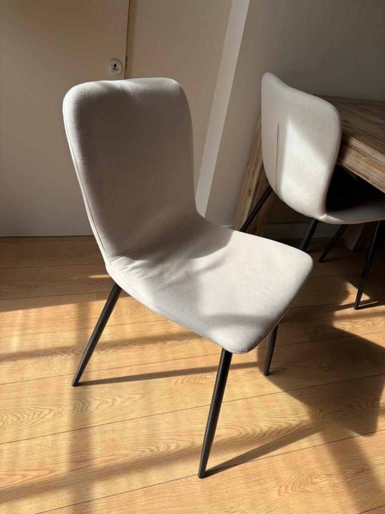 2 beige eetkamerstoelen te koop!, Huis en Inrichting, Stoelen, Ophalen, Zo goed als nieuw, Overige kleuren, Metaal