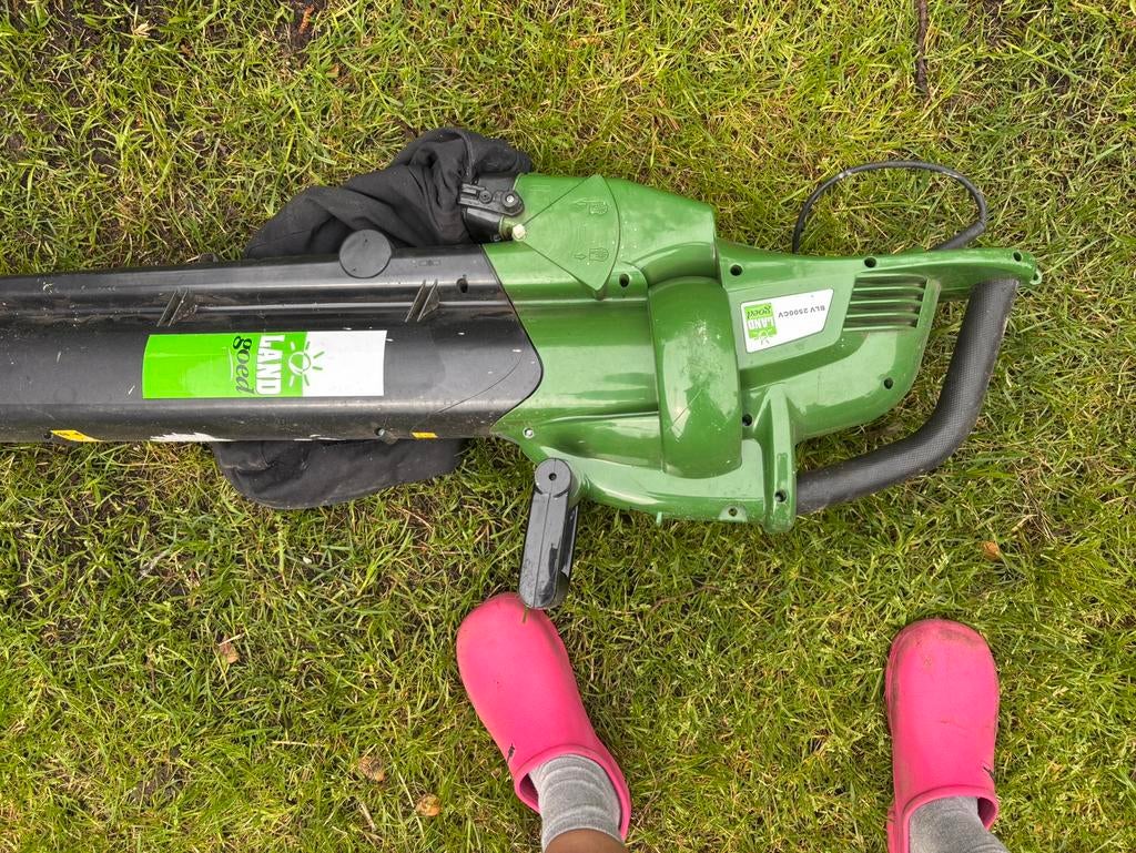 Te koop bladblazer en zuiger in 1, Ophalen, Gebruikt, Handgedragen, Met opvangzak