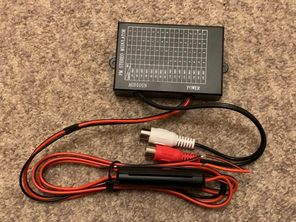 FM Stereo Modulator met RCA-kabels Nieuw, Ophalen of Verzenden, Gebruikt, Minder dan 2 meter, Overige kabels