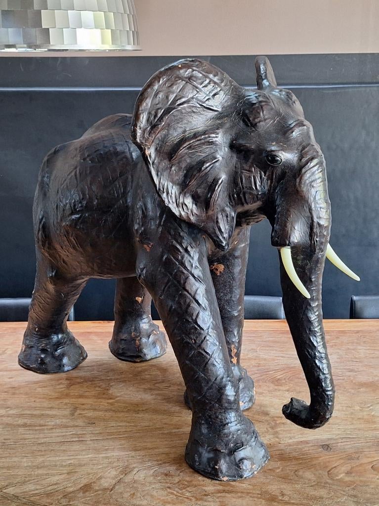 grote vintage lederen olifant leer omtrokken h= 73cm l= 90cm, Ophalen, Gebruikt, Dier