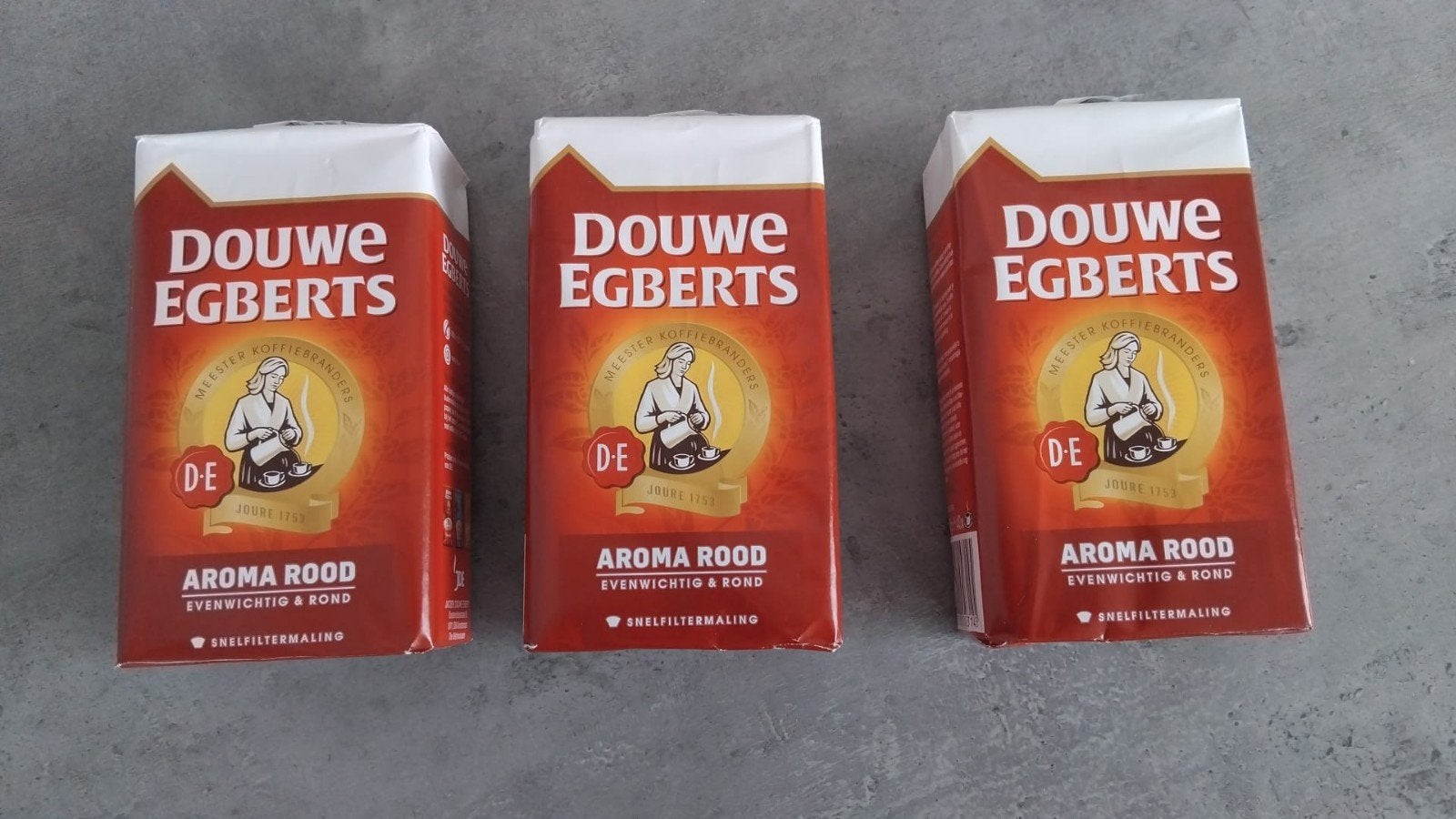 3x Douwe egberts aroma rood koffie 250 gr, Diversen, Ophalen of Verzenden