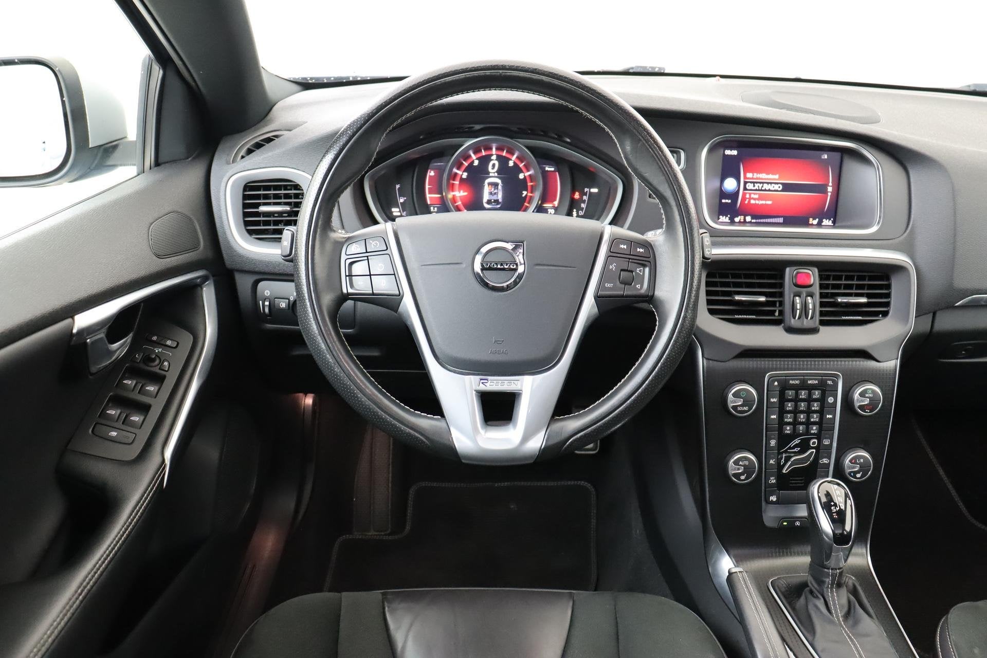 Volvo V40 T3 AUT. POLAR+ SPORT -PANO.DAK|HARMAN/KARDON|KEYLE, Auto's, Volvo, 12 maanden, Euro 6, 4 cilinders, Blauw