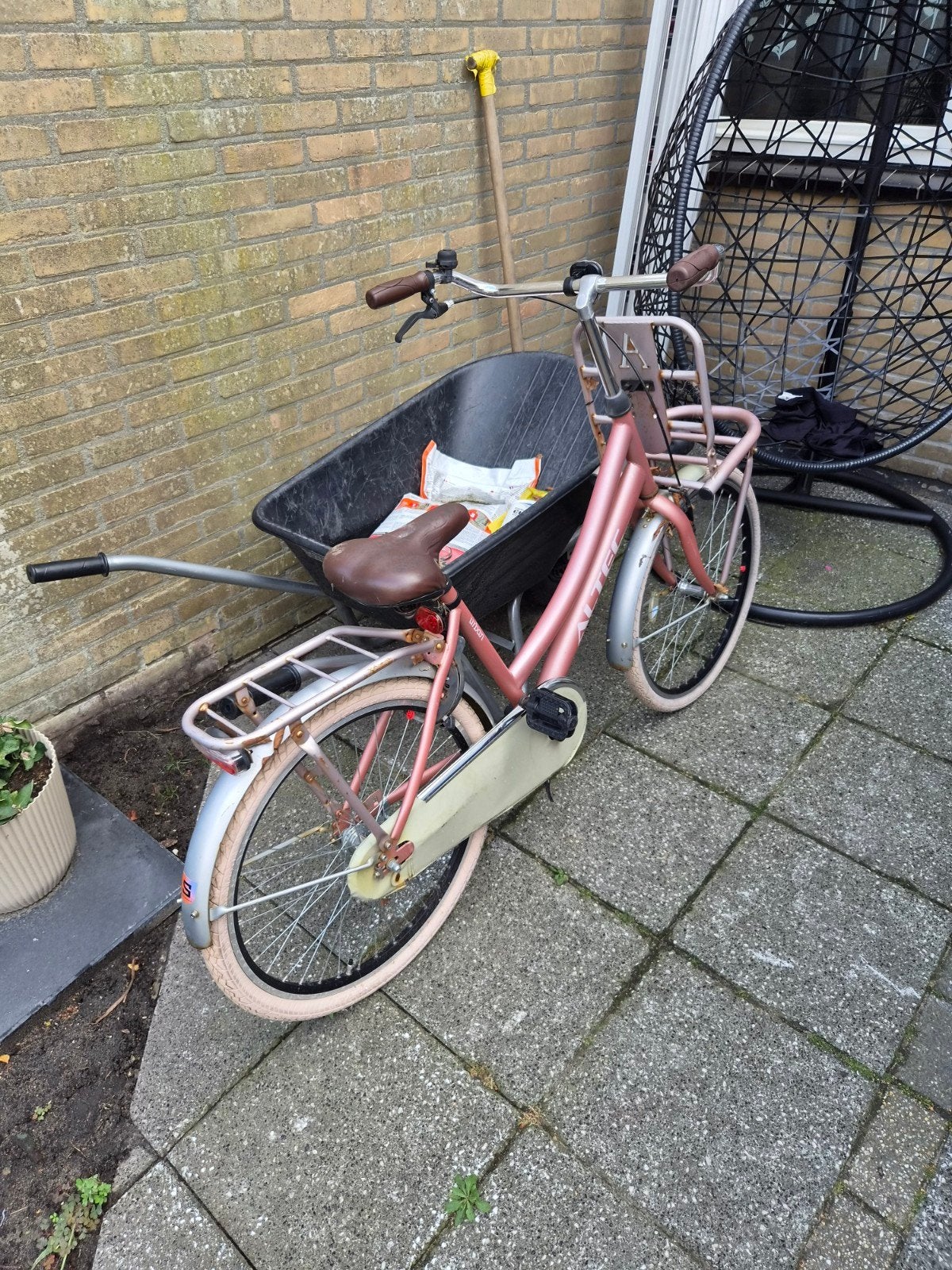 Leuke meisjesfiets met voordrager - Roze/Brons, Altec, Velgrem, Ophalen of Verzenden, Handrem