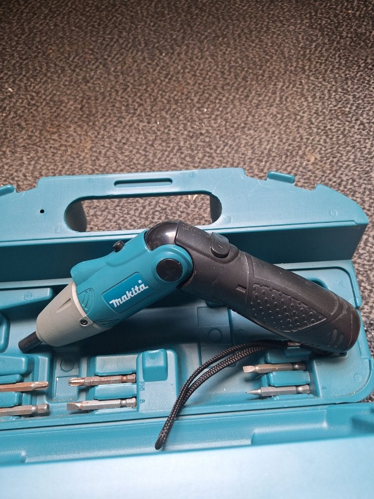 Makita 6722D schroefmachine, Ophalen of Verzenden, Gebruikt, Boor- en Schroefmachine