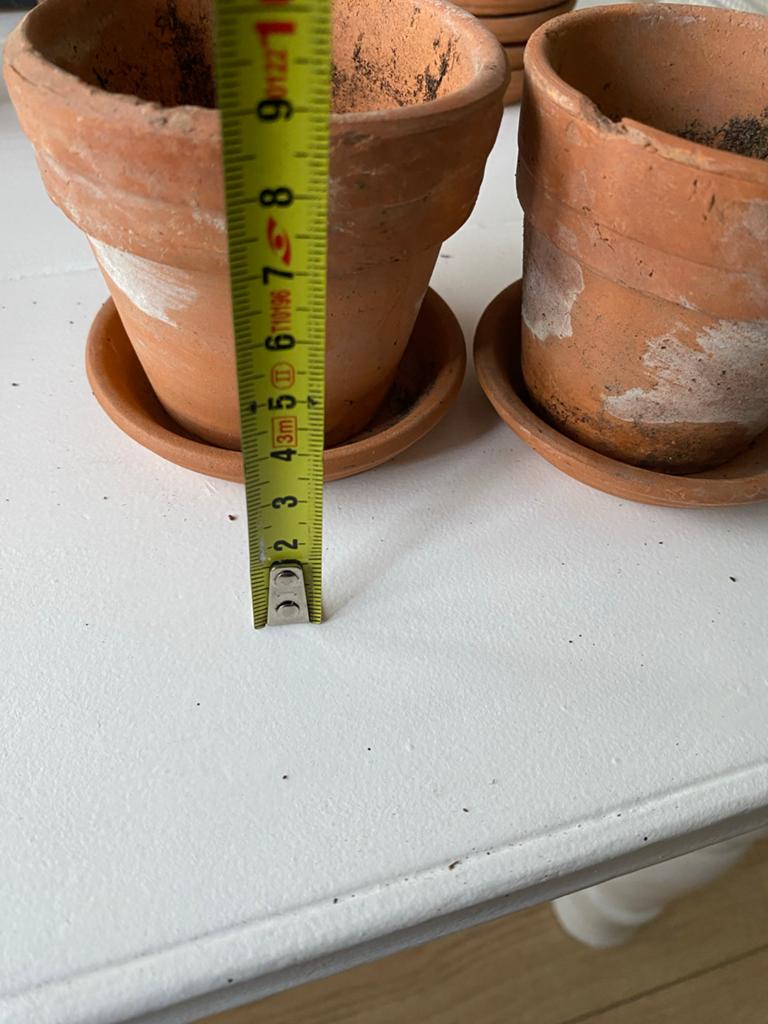 12 terracotta bloempotjes met schotel, Tuin en Terras, Bloempotten, Ophalen, Gebruikt, Rond, Binnen