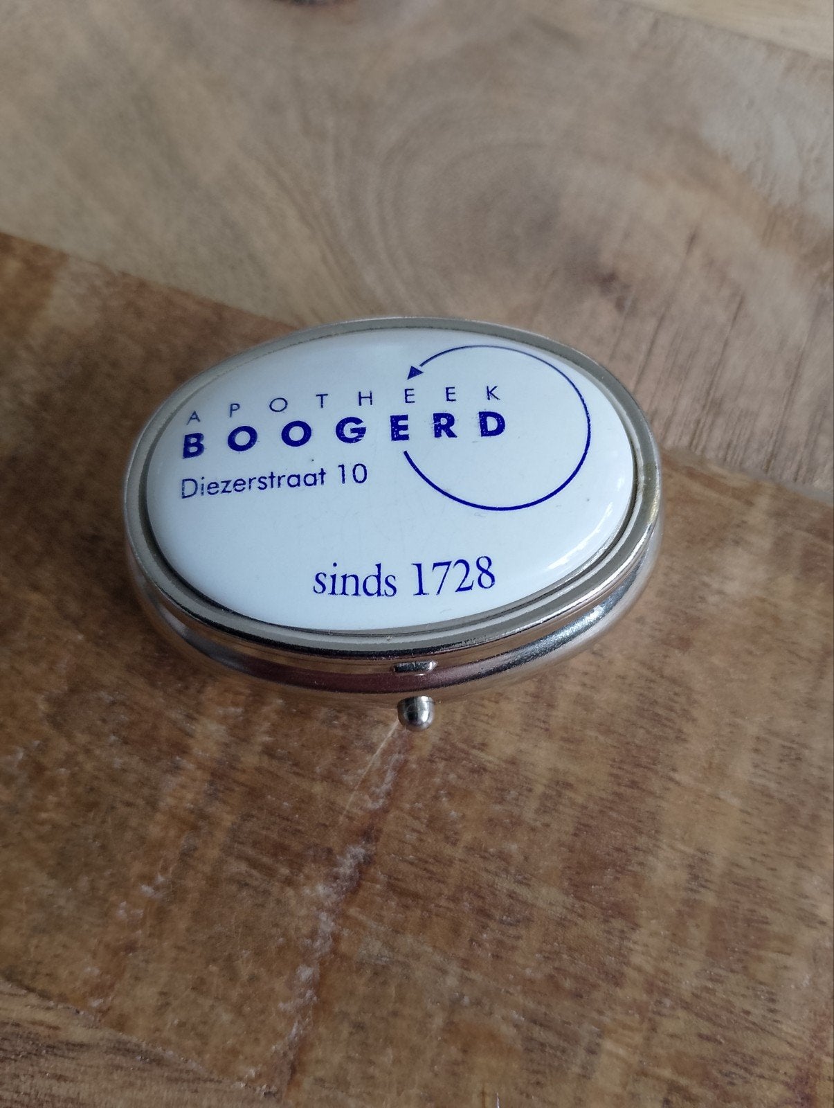 Te koop pillen doosje apotheek Boogerd Diezer straat 10, Ophalen