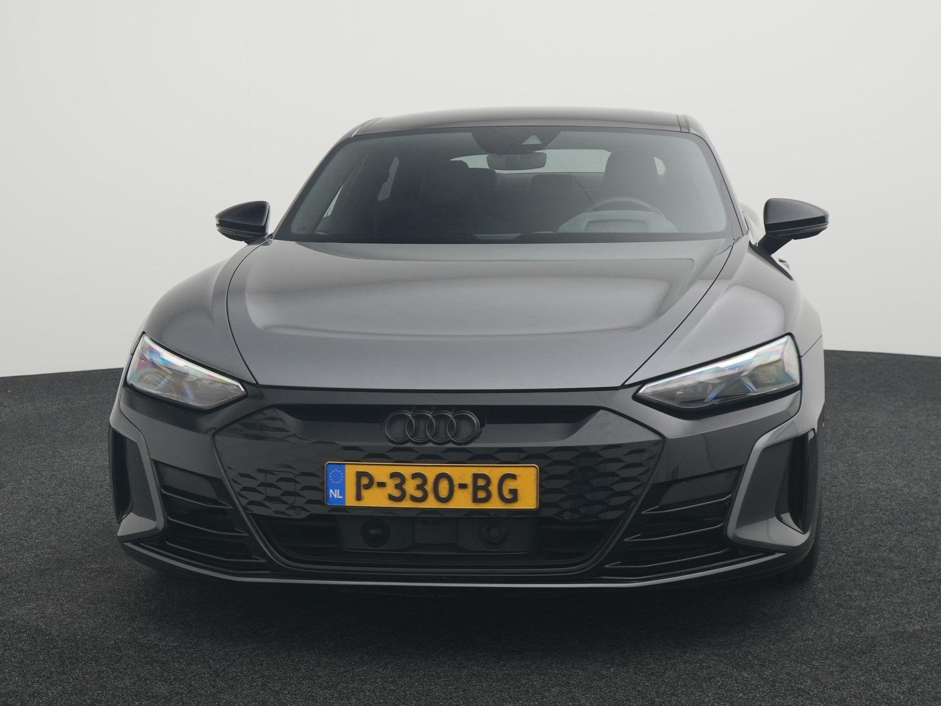 Audi e-tron GT GT 93 kWh VERWACHT | PANORAMADAK | STOELVENTI, Auto's, Automaat, 12 maanden, Gebruikt, Zwart