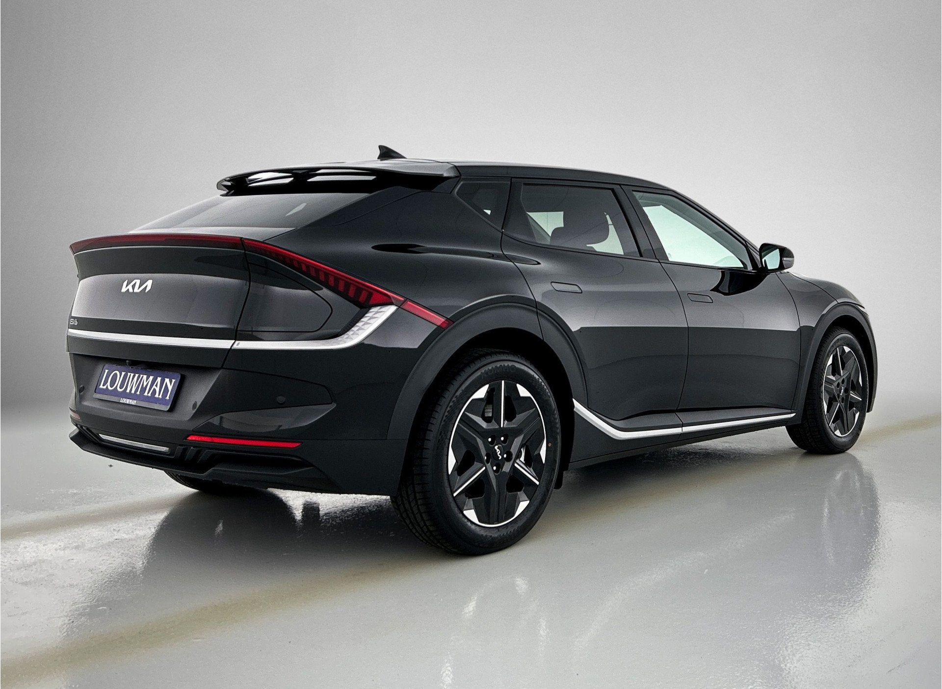 De prijs van deze KIA EV6 is op basis van een inruilvoordeel, Auto's, Automaat, 12 maanden, Achterwielaandrijving, Zwart