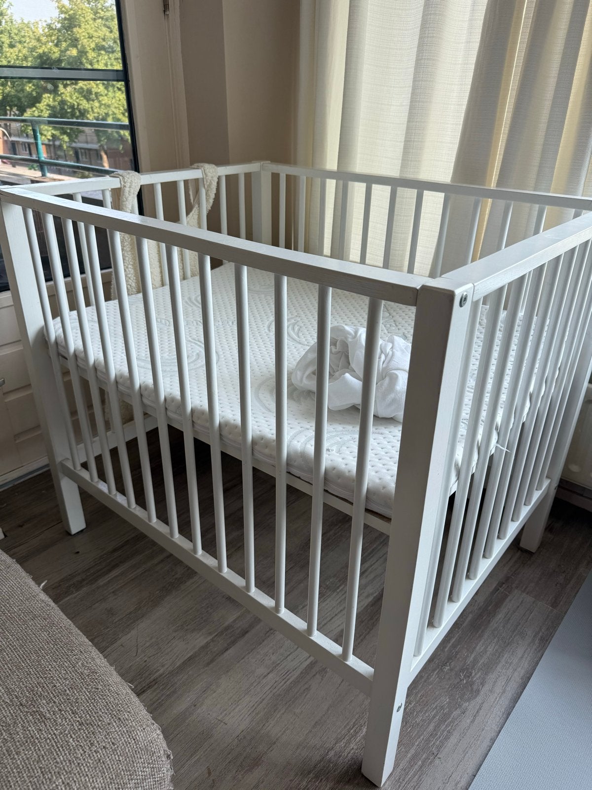 Witte box met matras en teddy boxzak, Ophalen of Verzenden, Gebruikt