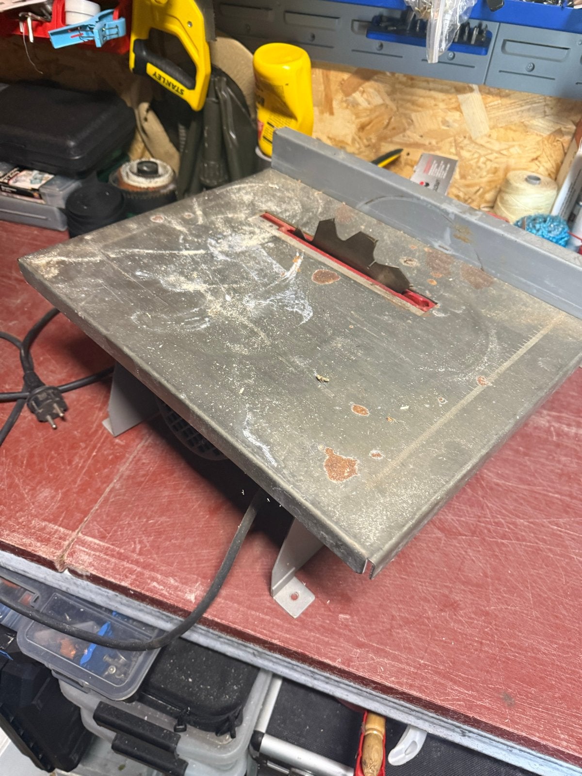 Kinzo Cirkelzaag - zaagtafel, Doe-het-zelf en Verbouw, Gereedschap | Zaagmachines, Ophalen, Gebruikt, Cirkelzaag, 600 tot 1200 watt