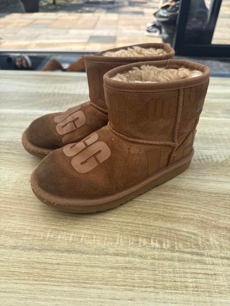 UGG Classic Mini Laarzen Bruin - Maat 33,5, Ophalen of Verzenden, Gedragen, Bruin, Lage of Enkellaarzen