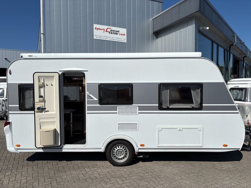 Eriba Living 471 luifel, mover, fietsendrager enkele bedden, Overige typen, Standaardzit, Bedrijf, 5 tot 6 meter