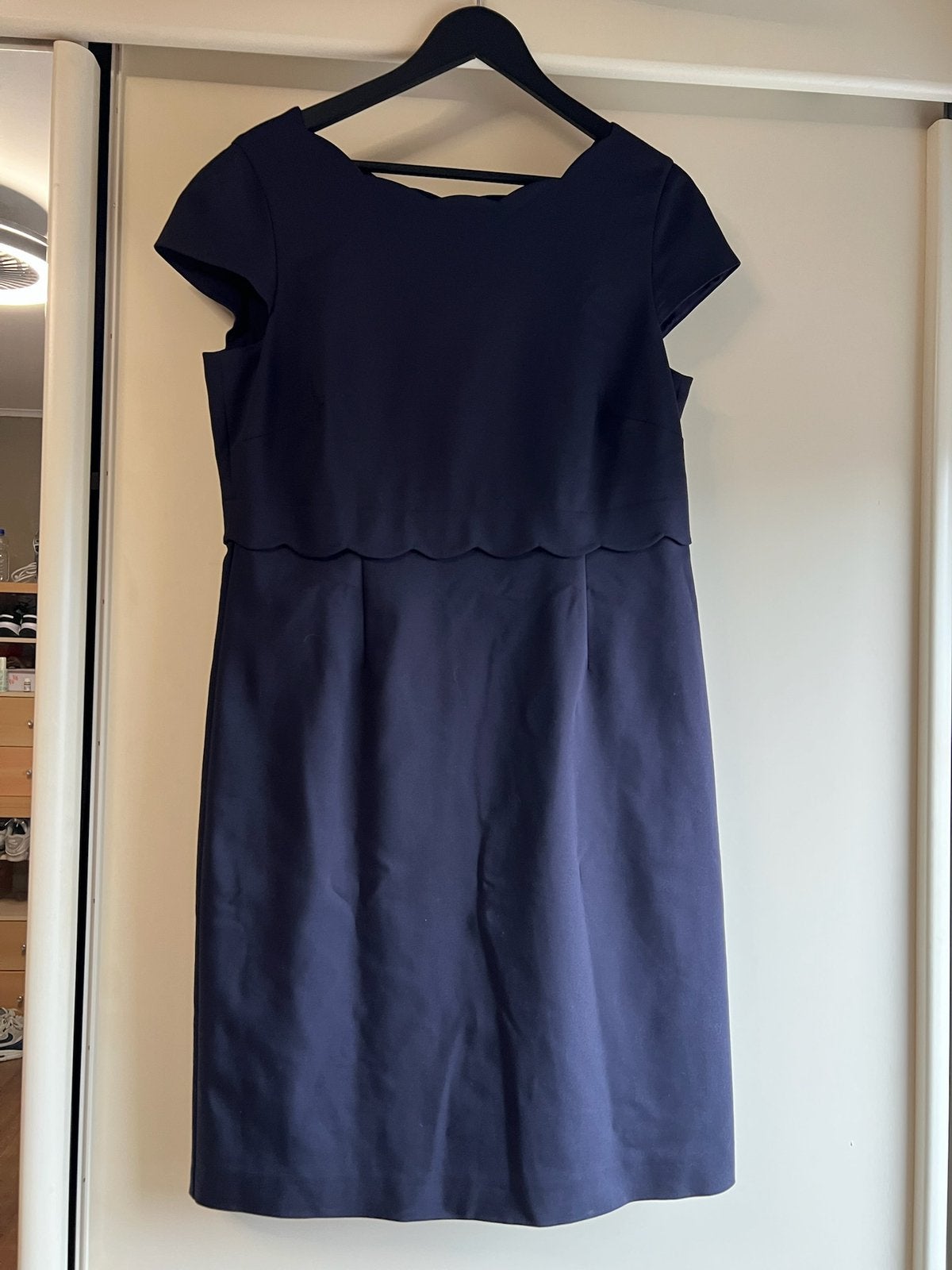 Donkerblauwe, mouwloze jurk van Comma, maat 42, Kleding | Dames, Jurken, Zo goed als nieuw, Maat 42/44 (L), Blauw, Knielengte