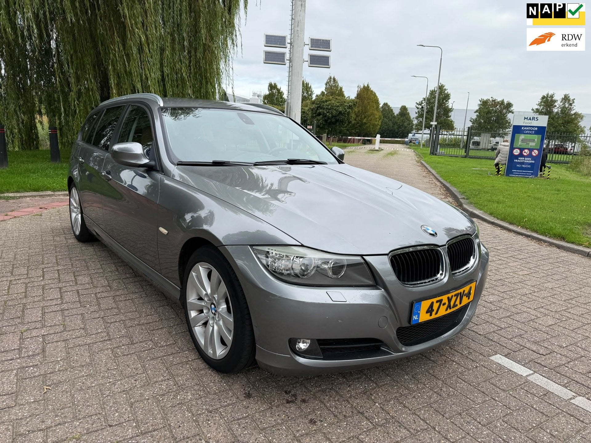 BMW 3-serie Touring 318i Corporate Lease Luxury Line, Auto's, Euro 5, 4 cilinders, Handgeschakeld, Automatische klimaatregeling