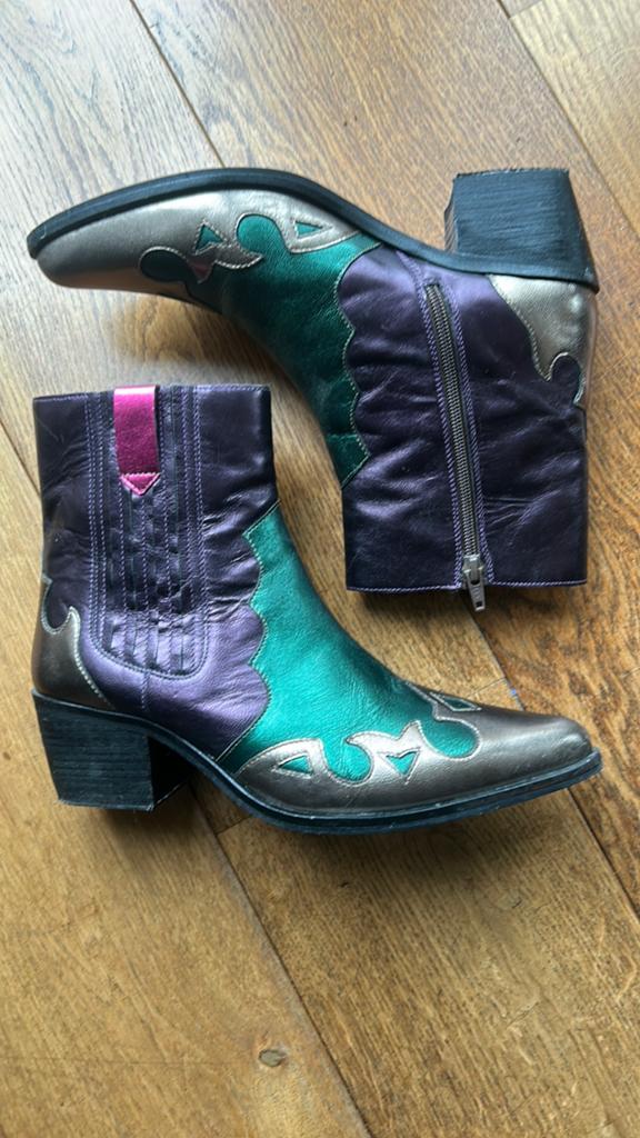 Opvallende cowboylaarzen in metallic kleuren maat 41, Kleding | Dames, Schoenen, Ophalen of Verzenden, Gedragen, Overige kleuren