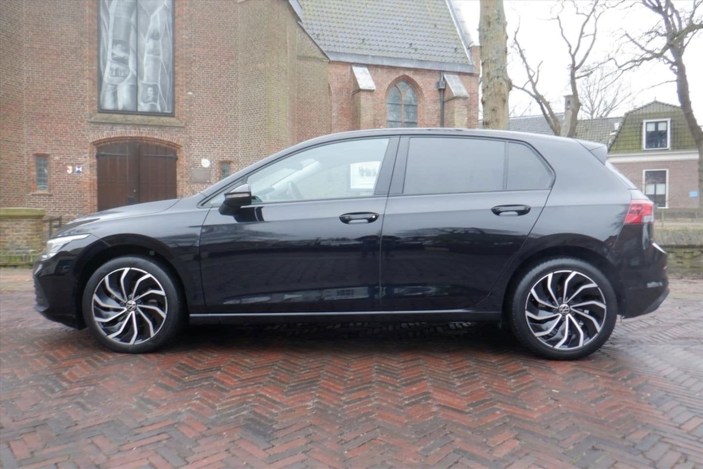 Volkswagen Golf 1.0 TSI 110pk Life Business-CAMERA-STOEL/STU, Voorwielaandrijving, Gebruikt, Euro 6, Zwart