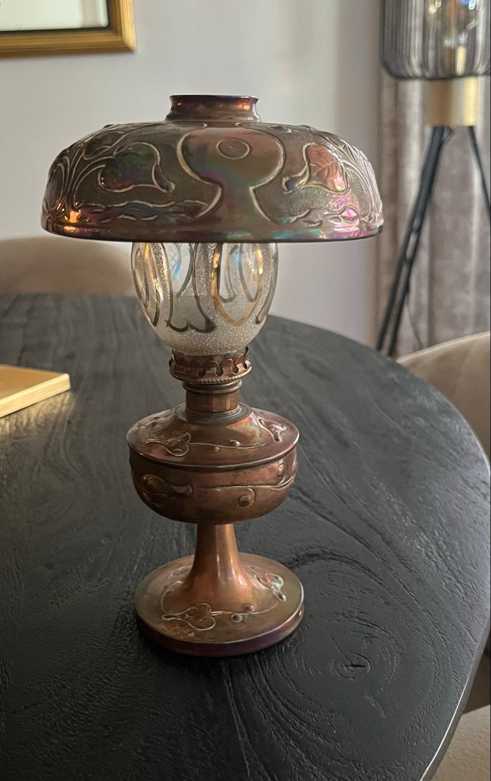 Antieke olielamp met art nouveau decoratie, Ophalen