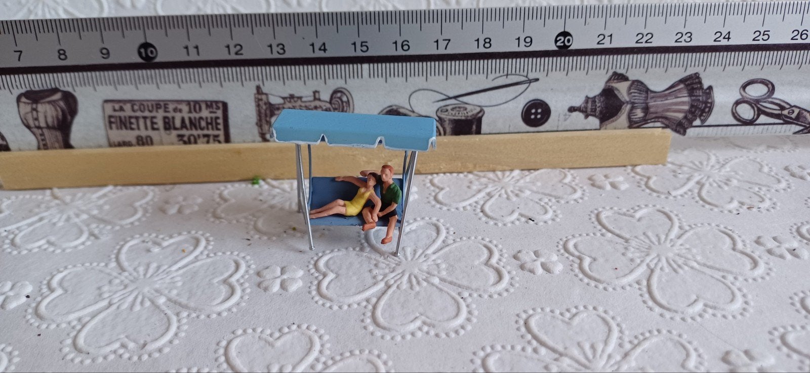 miniatuur schommelbankje, Verzenden, Poppenhuis