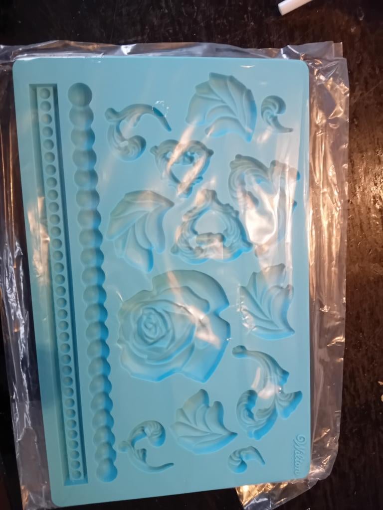 Wilton Siliconen Mal Rozen en Ornamenten - Nieuw, Ophalen of Verzenden, Nieuw, Taarten of Cupcakes, Versiering