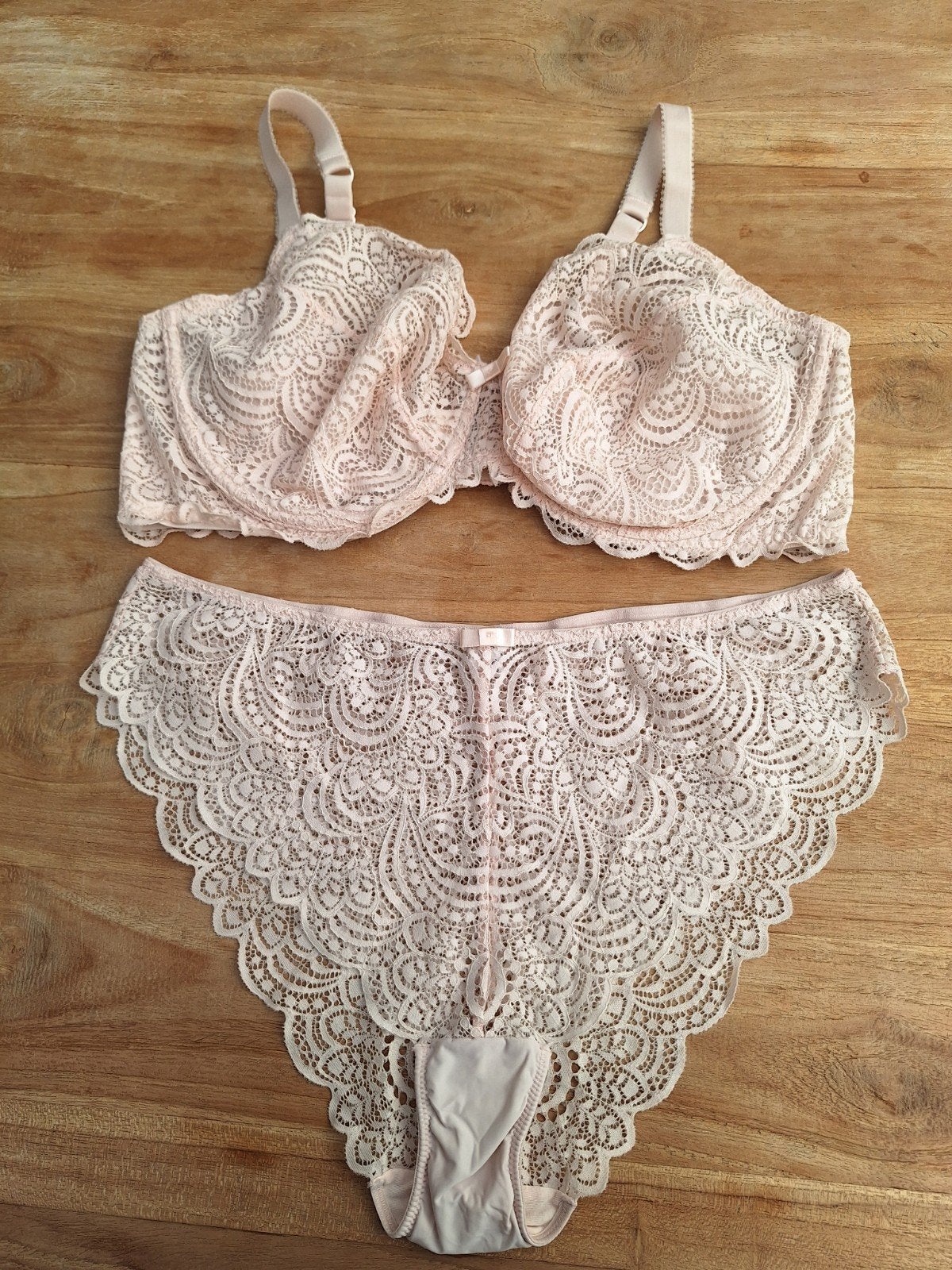 Prachtige lingerieset RougeGorge,  95E/48, Rougegorge, Ophalen of Verzenden, Roze, Setje