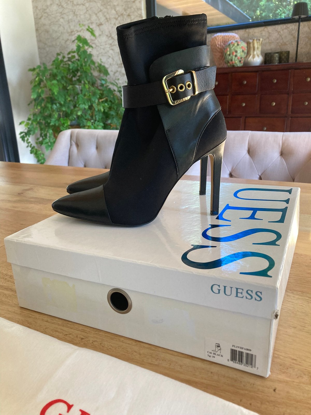 Prachtige enkellaarsjes Guess maat 39, Ophalen of Verzenden, Zo goed als nieuw, Zwart