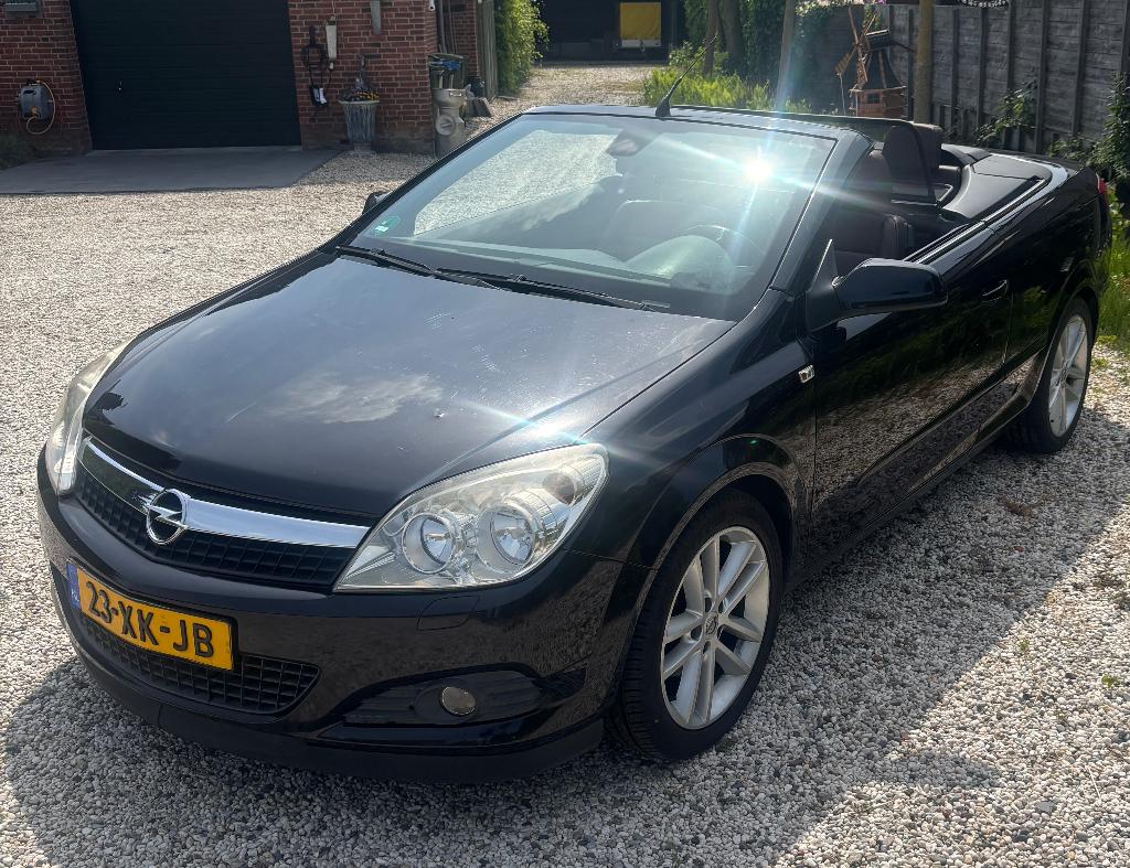 Opel Astra 1.8-16V 140pk 2007 Zwart met nieuw apk 29-06-27, Auto's, Opel, 4 cilinders, Cabriolet, 4 stoelen, 1796 cc