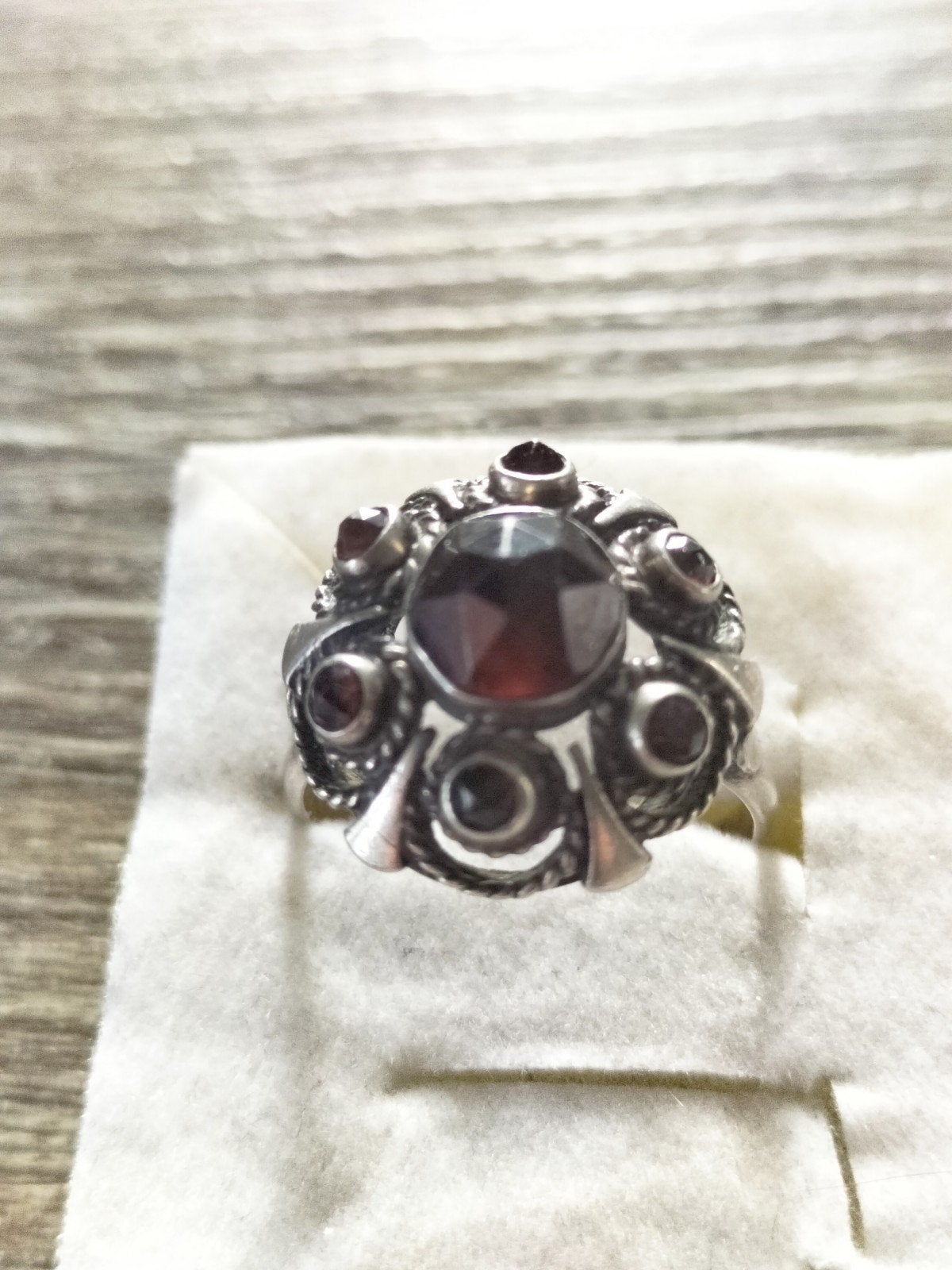 Zilveren Ring met granaten stenen., Sieraden, Tassen en Uiterlijk, Antieke sieraden, Verzenden, Zilver, Ring, Met edelsteen