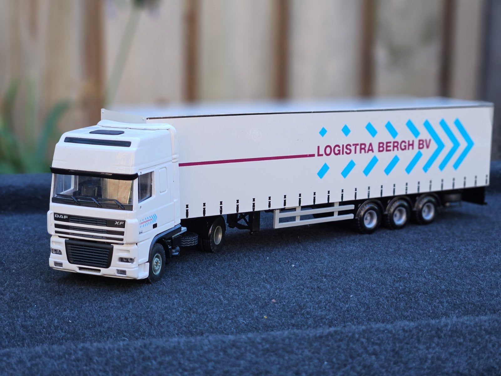 Lioncar Daf XF Logistra Bergh BV, Ophalen of Verzenden, Zo goed als nieuw, Bus of Vrachtwagen, Lion Toys