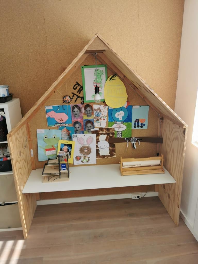 Leuk speelhuis met bureautje, Ophalen